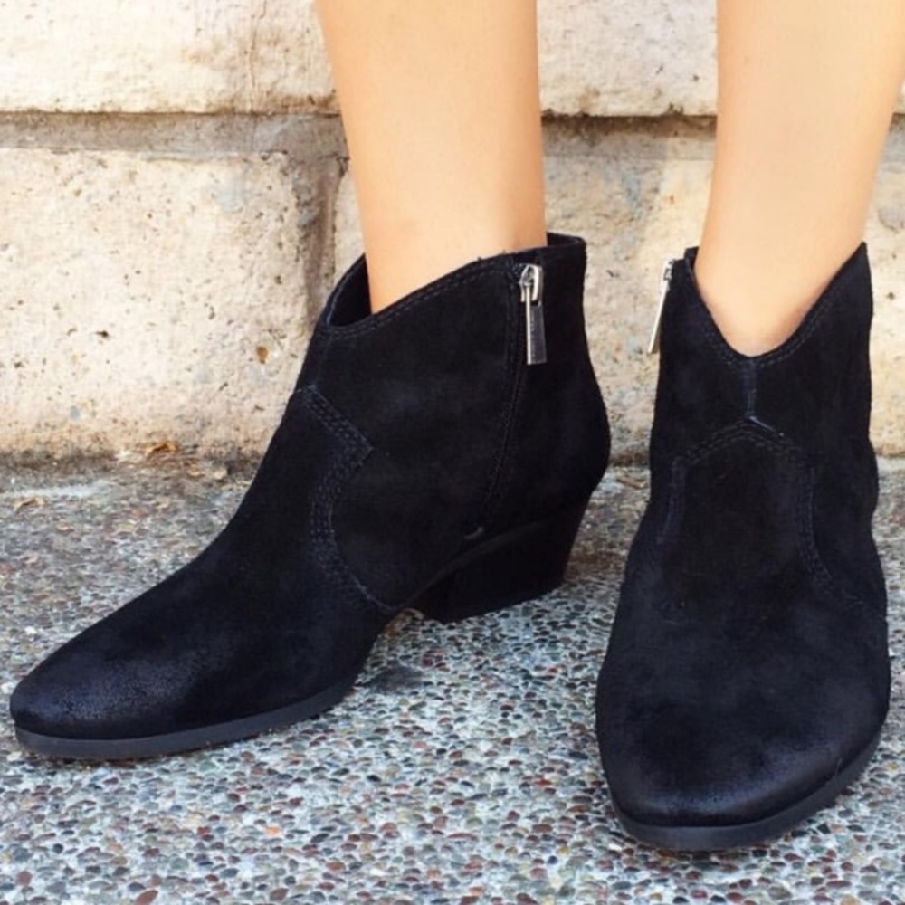 Vince Camuto “Cider” black suede/low front western